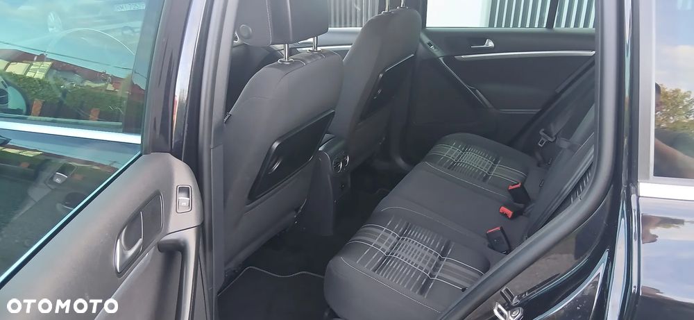 Volkswagen Tiguan 2.0 TDI DPF BlueMotion Technology Lounge Sport & Style - 12