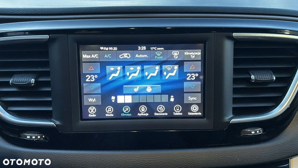 Chrysler Pacifica - 22