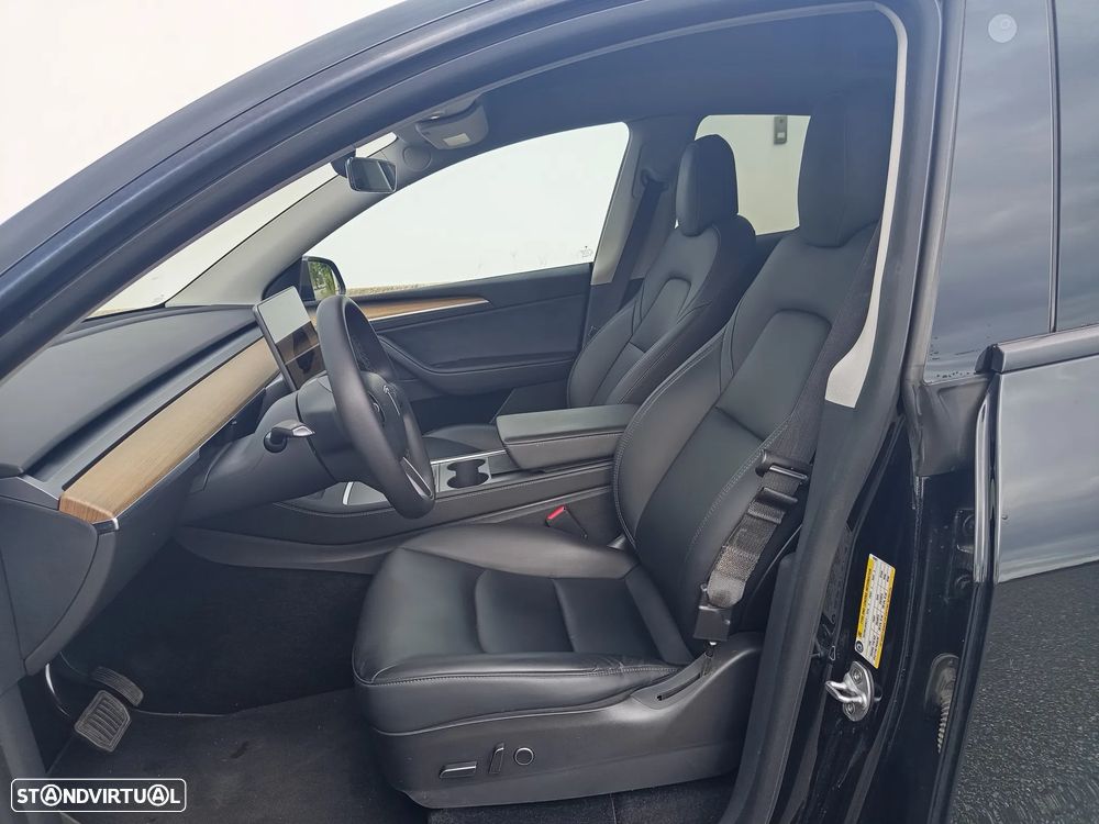 Tesla Model Y Long Range Dual Motor AWD - 11