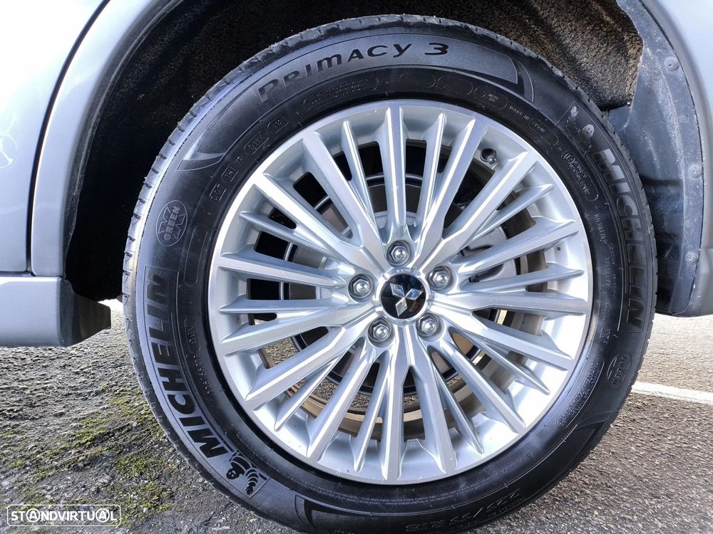 Mitsubishi Outlander - 32