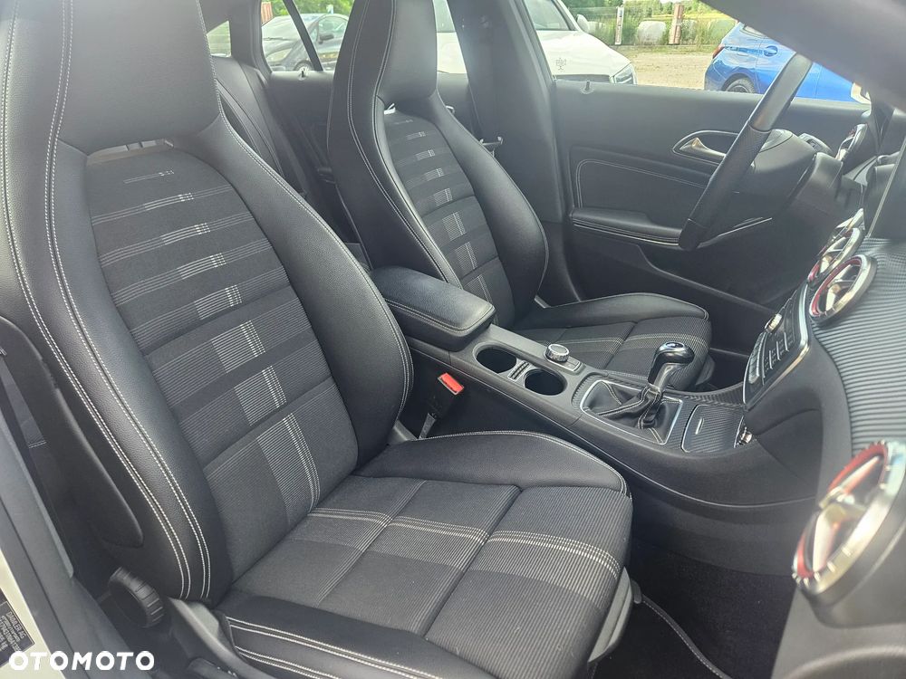 Mercedes-Benz CLA 200 UrbanStyle Edition - 21