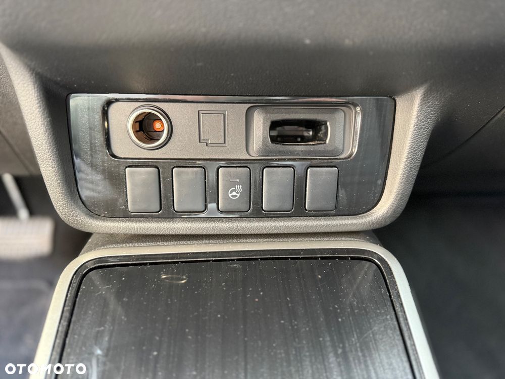 Mitsubishi Outlander PHEV Instyle NAVI + - 36