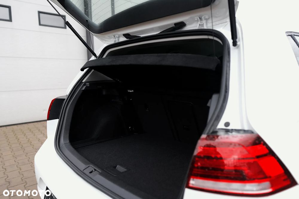 Volkswagen Golf - 31