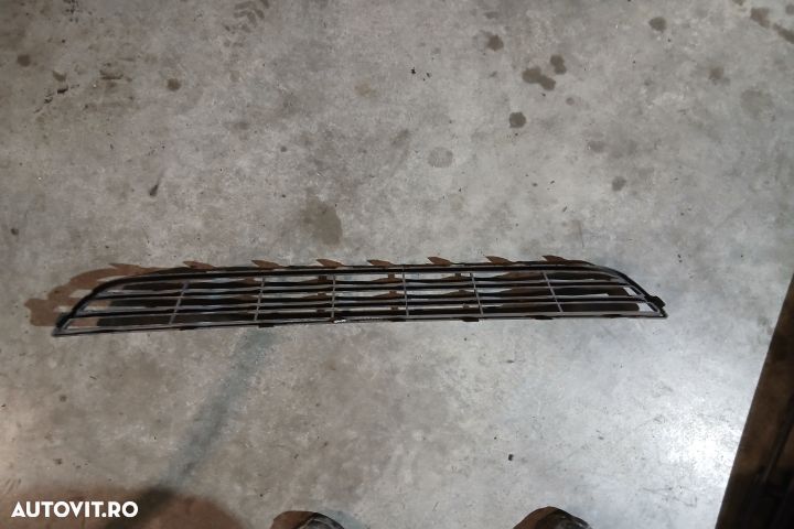 Grila bara fata centru C1BB-17K945-AA C1BB-17K945-AA Ford Fiesta MK7 - 2