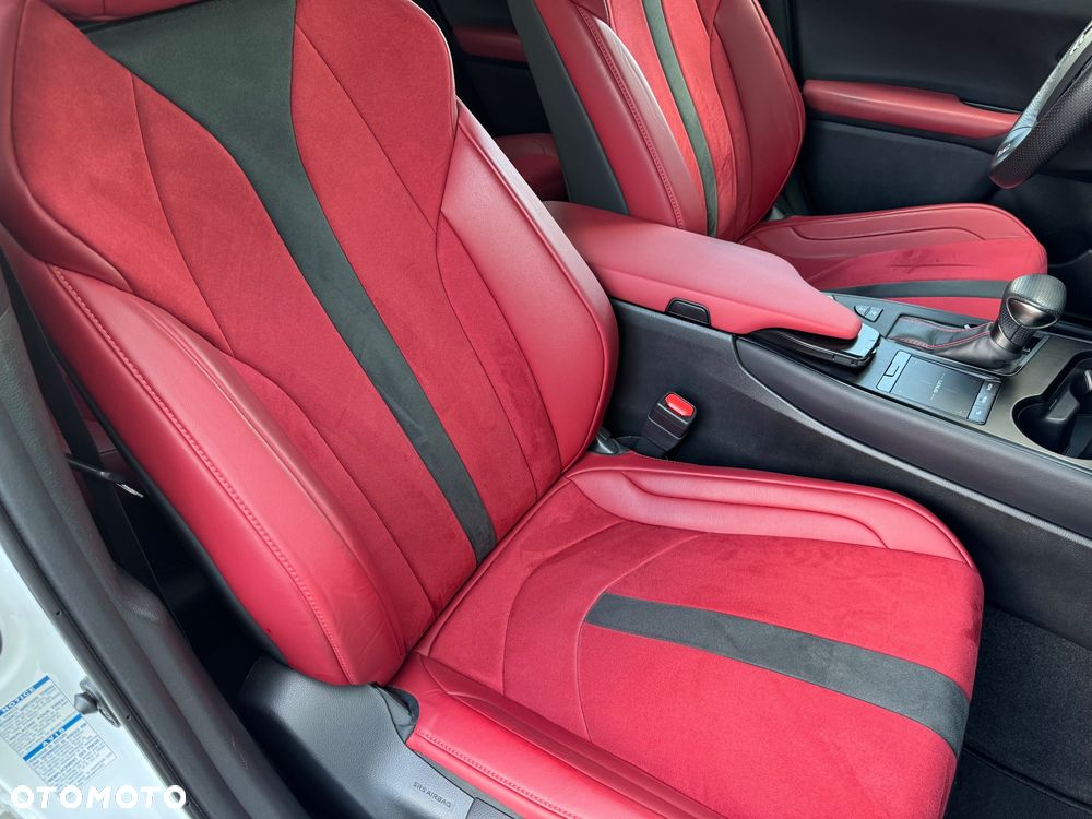 Lexus UX 250h GPF F Sport AWD - 24