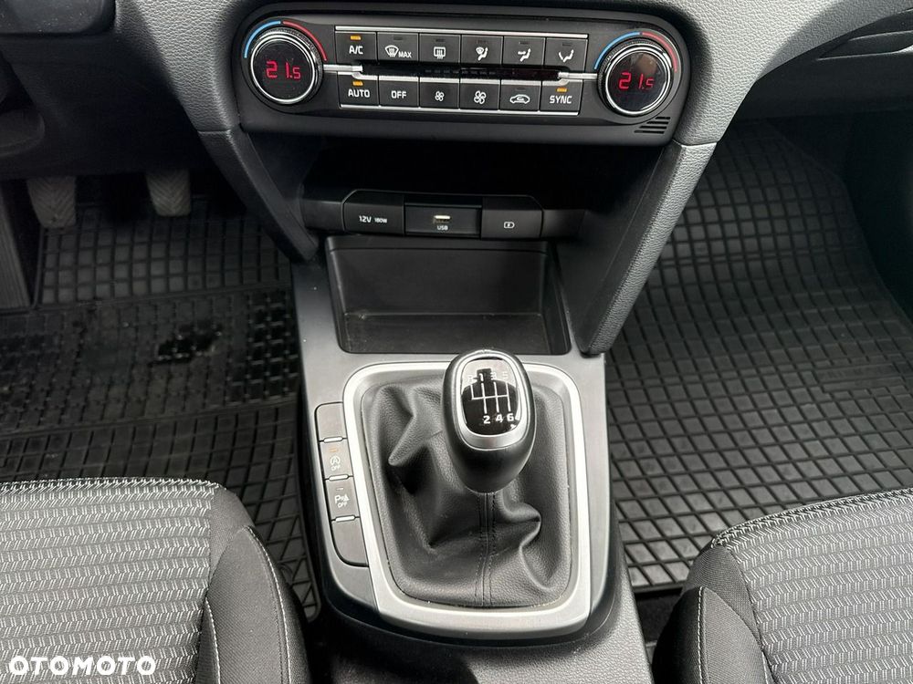 Kia XCeed 1.5 T-GDI M - 24