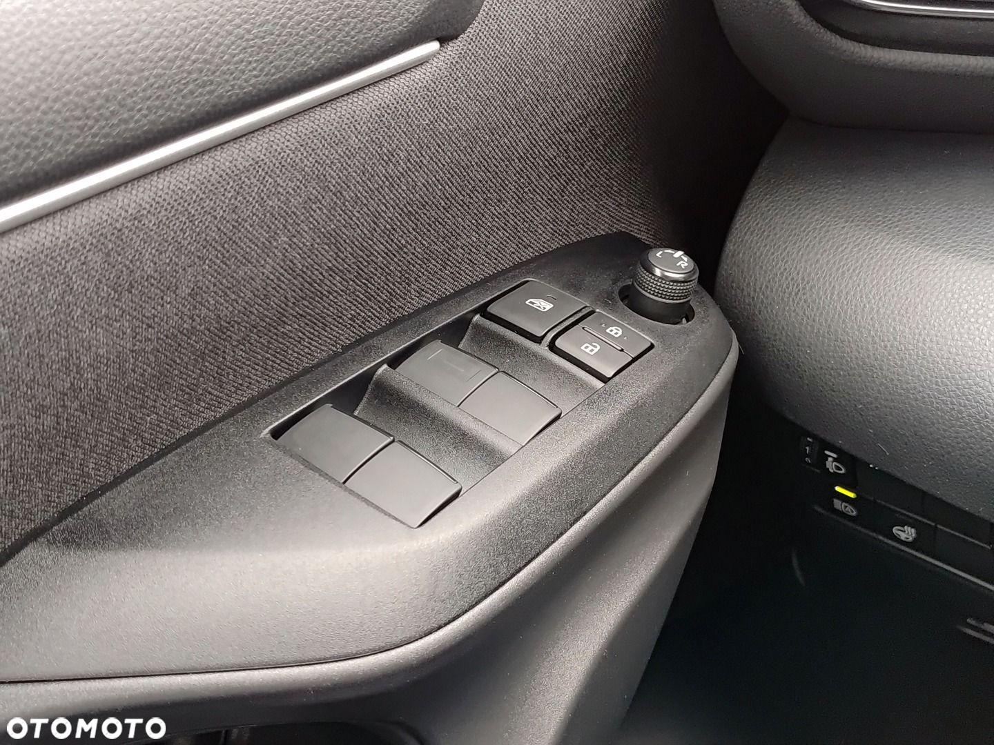 Toyota Yaris Hybrid 1.5 Style - 19