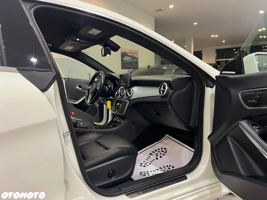 Mercedes-Benz CLA 250 7G-DCT - 33