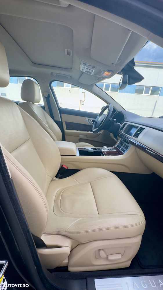 Jaguar XF 2.2 - 5