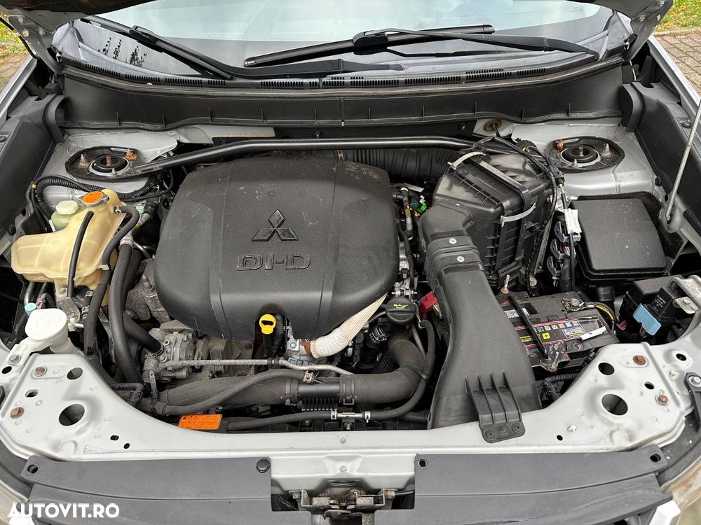 Mitsubishi Outlander 2.2 DI-D Intense + - 10