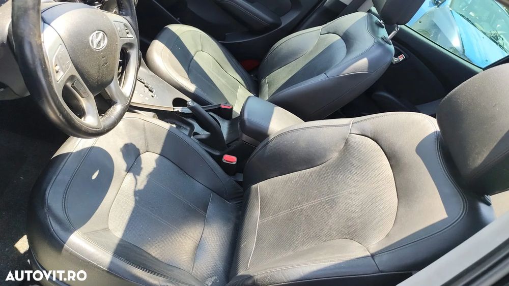 Dezmembrez Hyundai ix35 2.0 crdi automat 2012 - 5