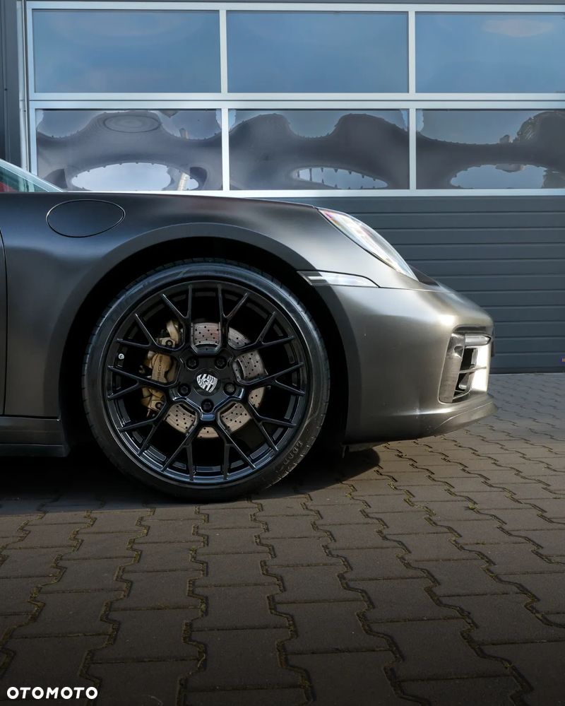 Porsche 911 Carrera 4 Cabrio - 21