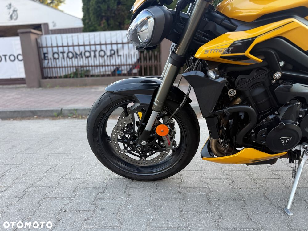 Triumph Street Triple - 23