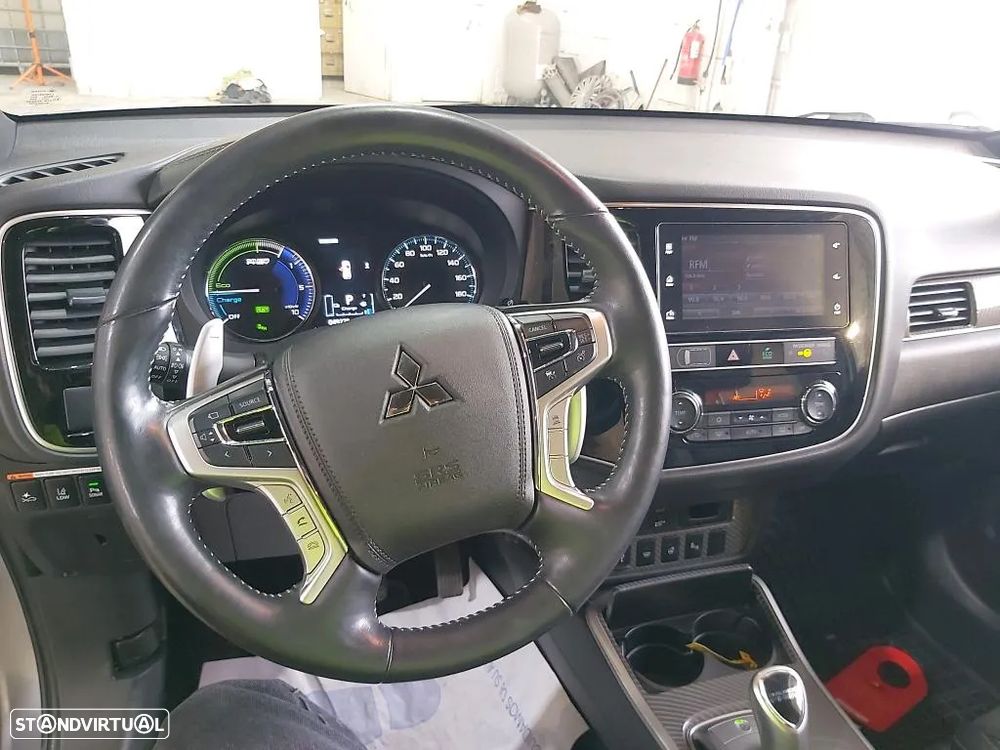 Mitsubishi Outlander 2.4 PHEV Instyle - 8