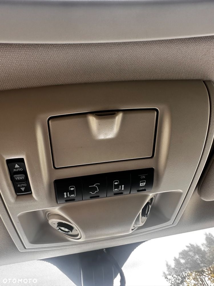 Chrysler Town & Country 3.6 Limited - 35