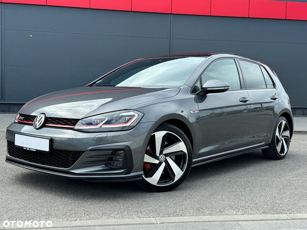 Volkswagen Golf - 1