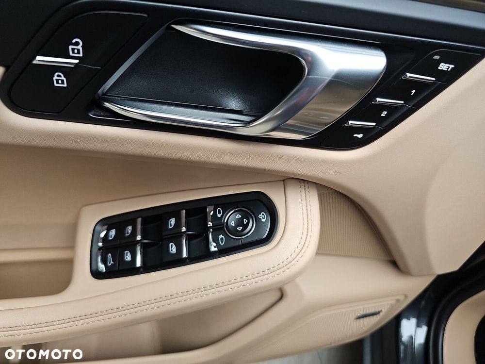 Porsche Macan T - 13