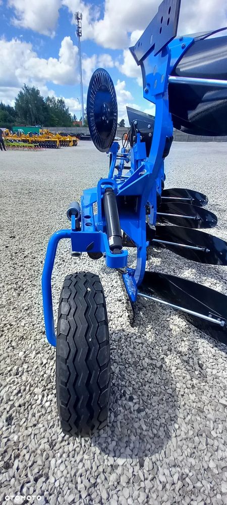 New Holland Pług obracalny model PLS4 - 6