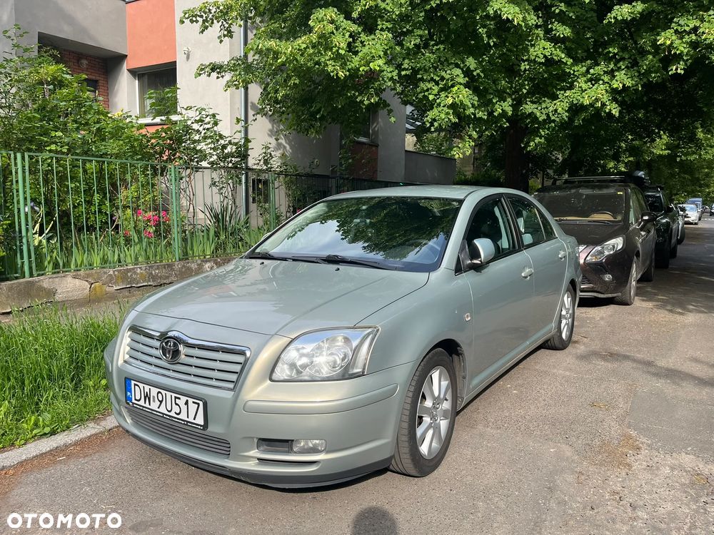 Toyota Avensis 1.8 VVT-i Sol - 1