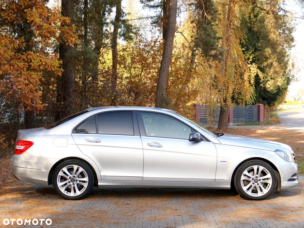 Mercedes-Benz Klasa C 180 CGI BlueEff Avantgarde - 27