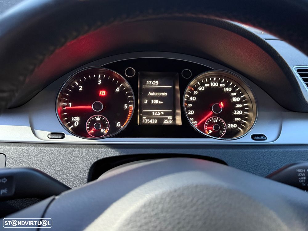 VW Passat Variant 2.0 TDi Highline Navig - 5