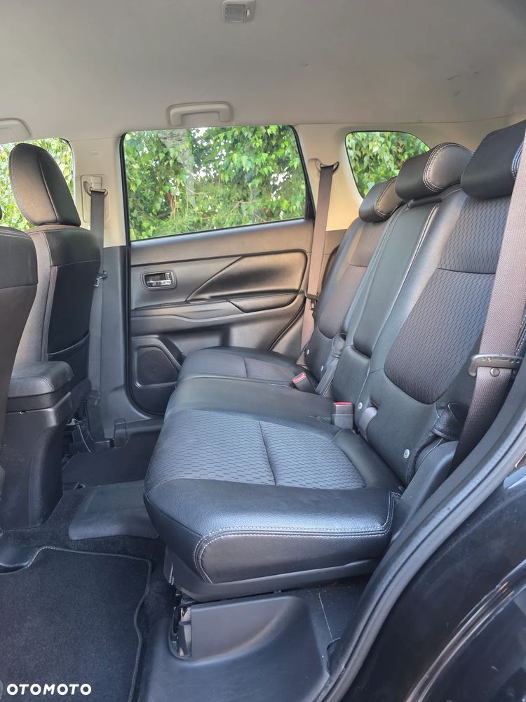Mitsubishi Outlander 2.0 4WD Plus - 28