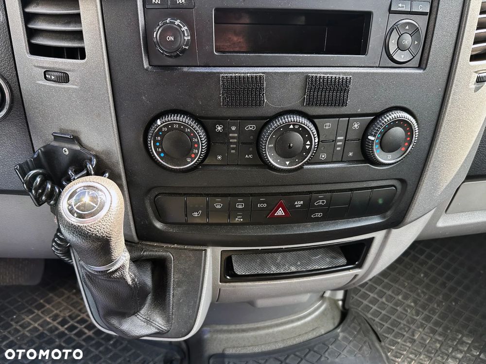 Mercedes-Benz Sprinter - 25
