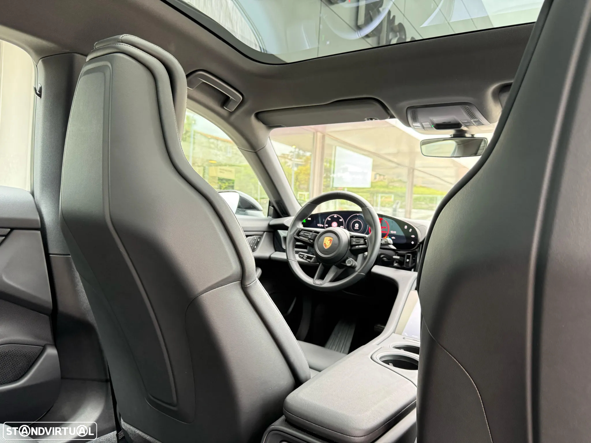 Porsche Taycan Cross Turismo 4 - 32