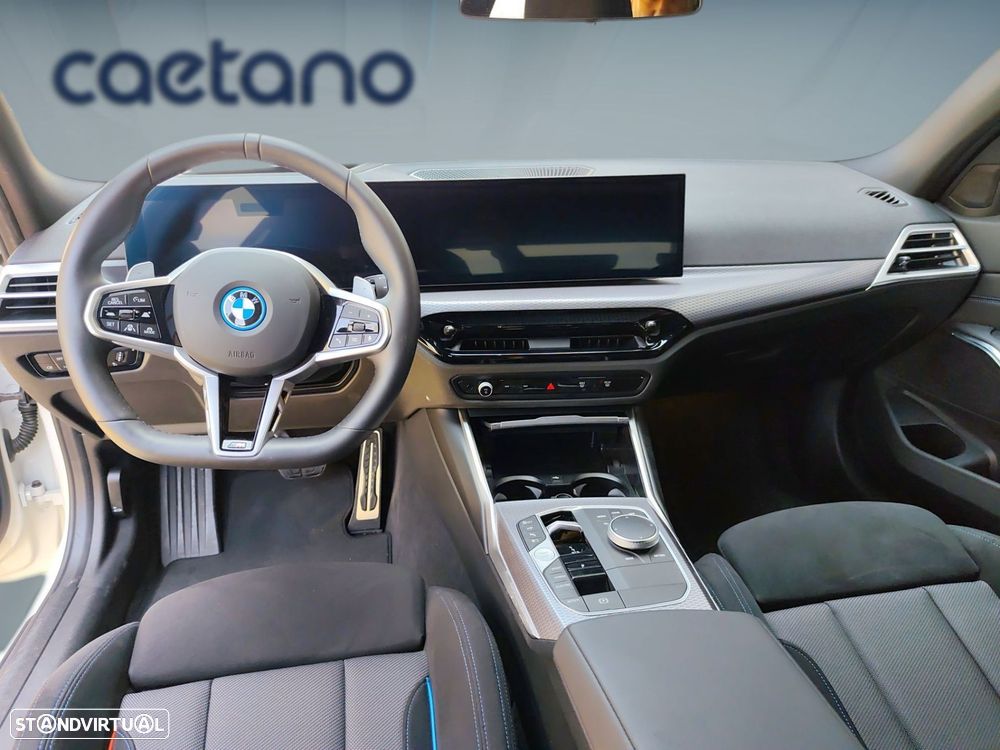 BMW 330 e Pack Desportivo M Pro Auto - 12