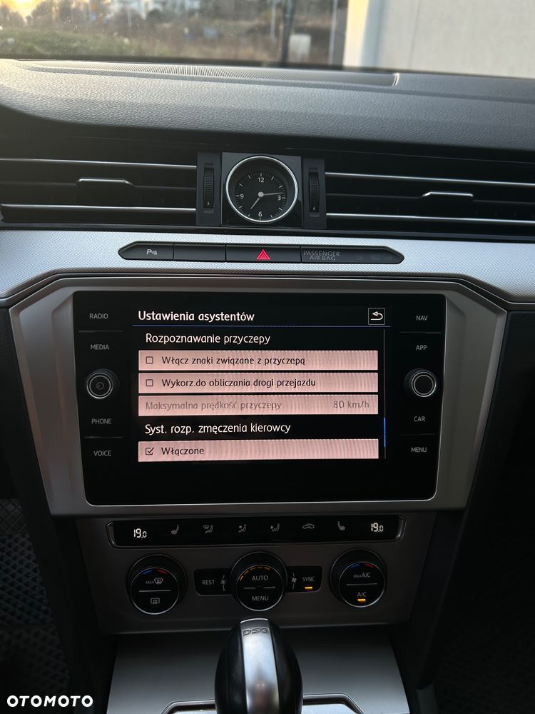 Volkswagen Passat 2.0 TDI SCR DSG Comfortline - 27