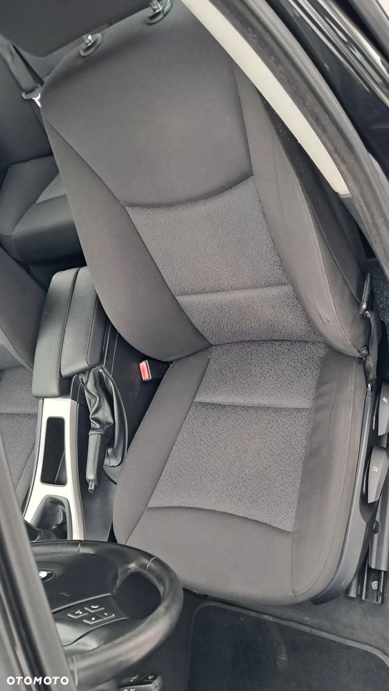 BMW Seria 3 320i - 11