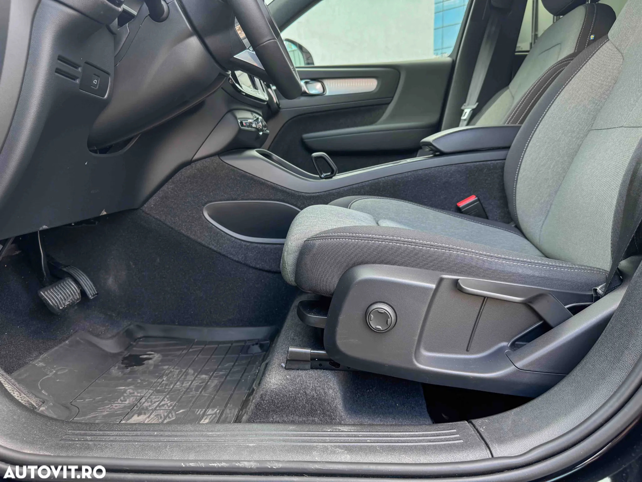 Volvo XC 40 B4 AT8 AWD Mild Hybrid Momentum Pro - 20
