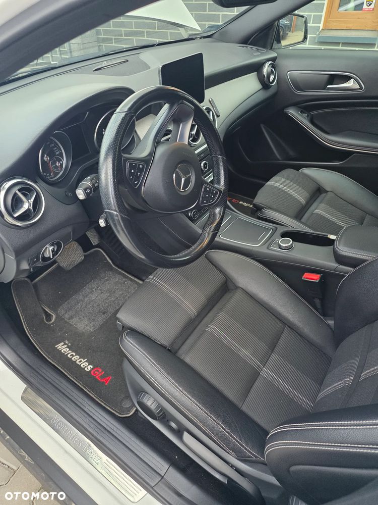 Mercedes-Benz GLA - 17