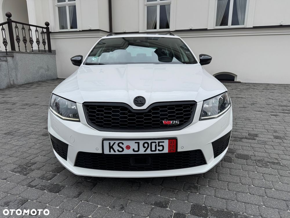 Skoda Octavia Combi 2.0 TDI DSG RS First Edition - 5