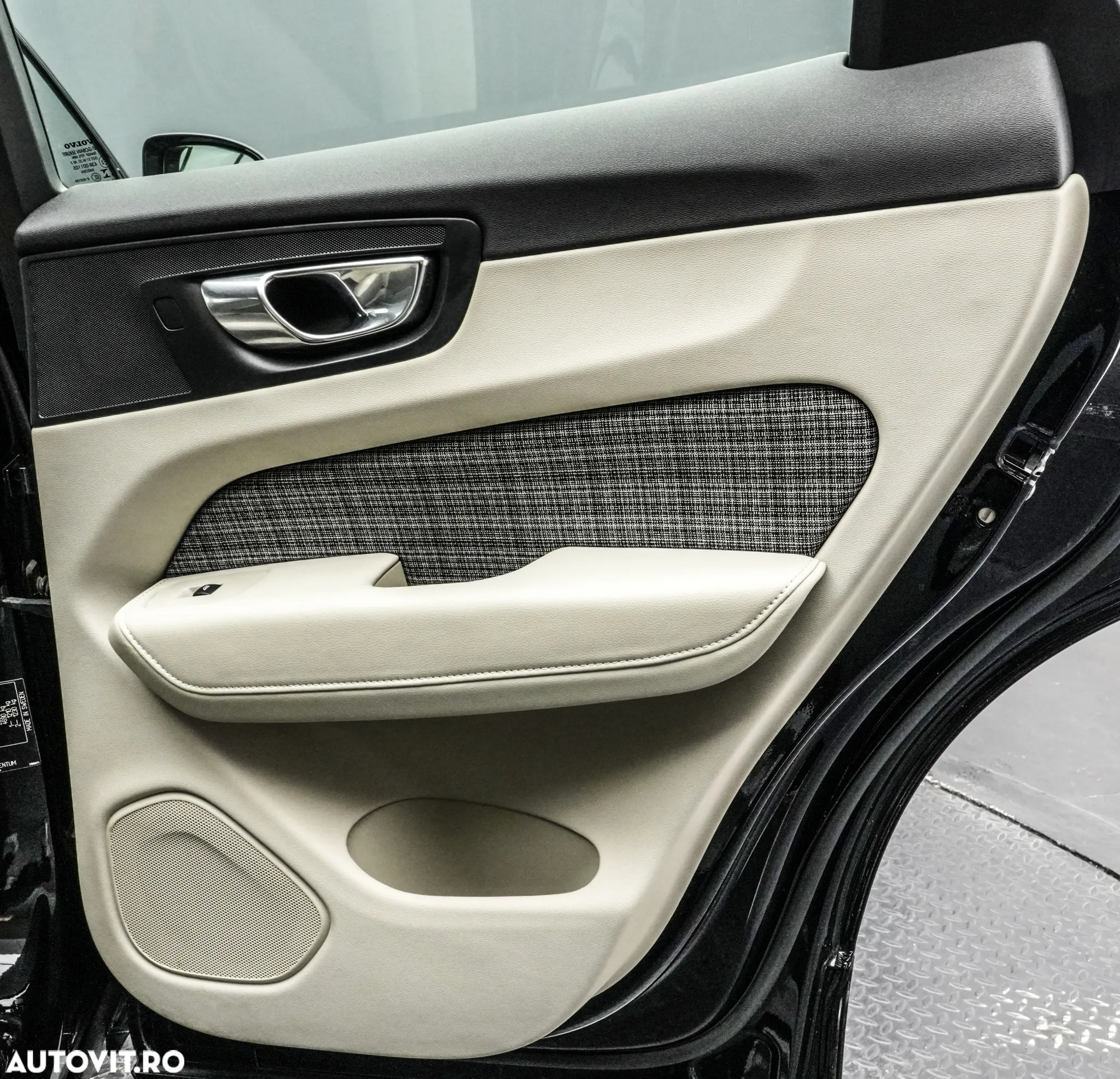 Volvo XC 60 D4 Momentum Pro - 29