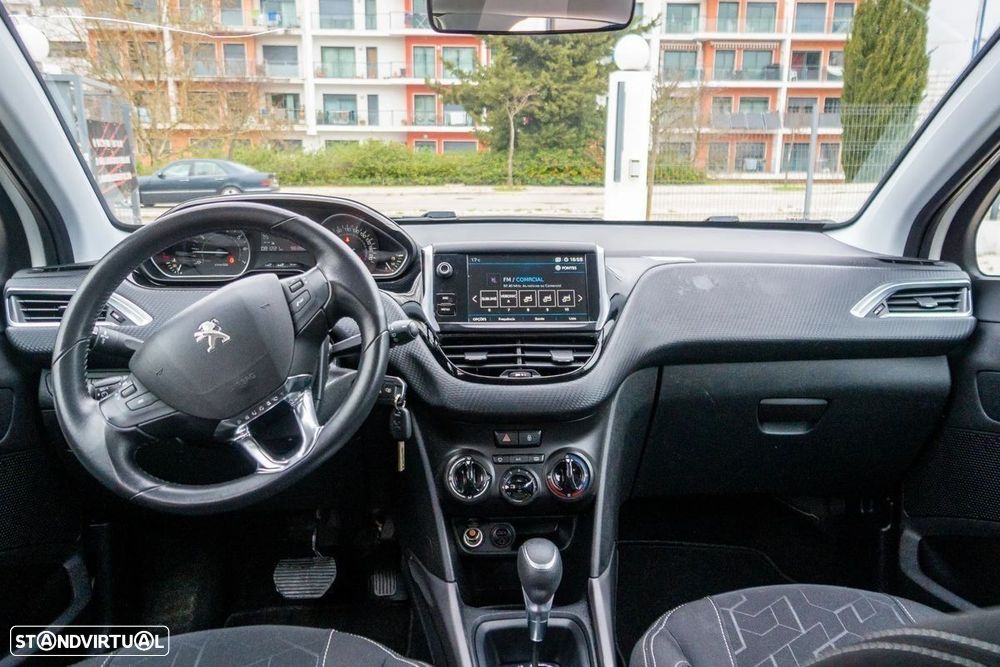 Peugeot 2008 PureTech 110 GPF Stop&Start EAT6 Signature - 11