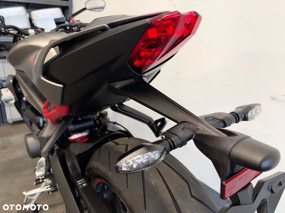 Triumph Street Triple - 28