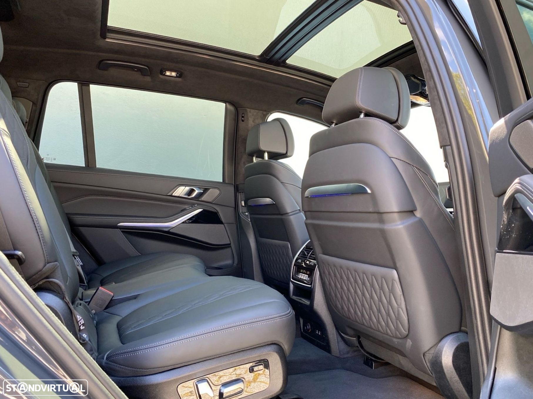 BMW X7 40 d xDrive Pack M Desportivo - 24
