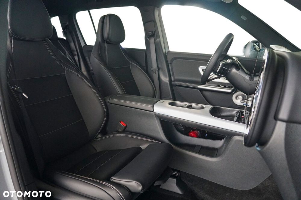 Mercedes-Benz GLB - 11