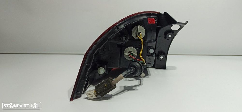 FAROLIM TRASEIRO DIREITO KIA RIO CONCEPT - 3