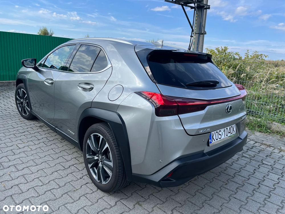 Lexus UX - 4