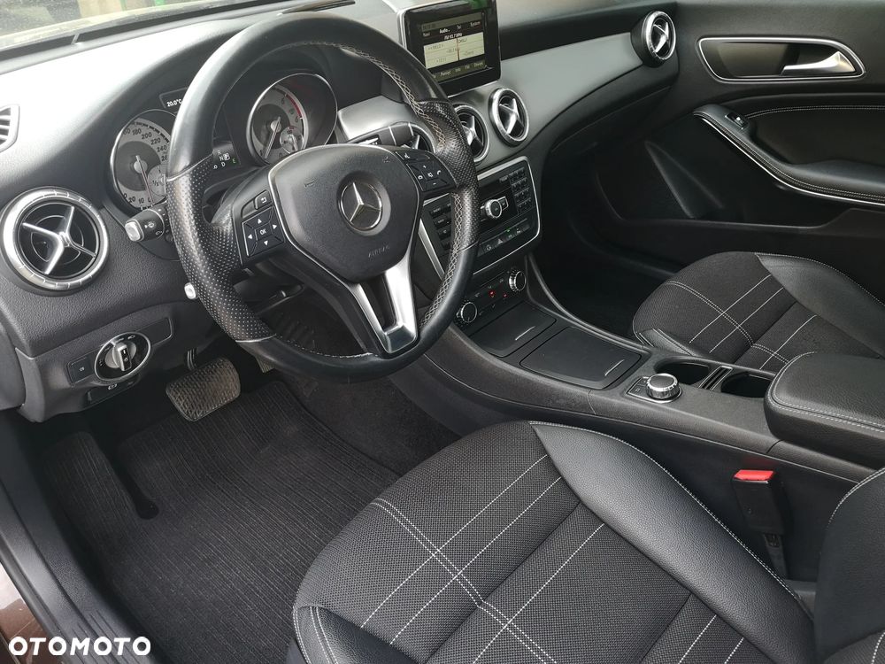 Mercedes-Benz CLA 180 d 7G-DCT Urban - 13