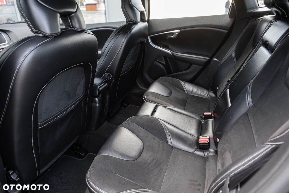 Volvo V40 D3 Geartronic RDesign - 25