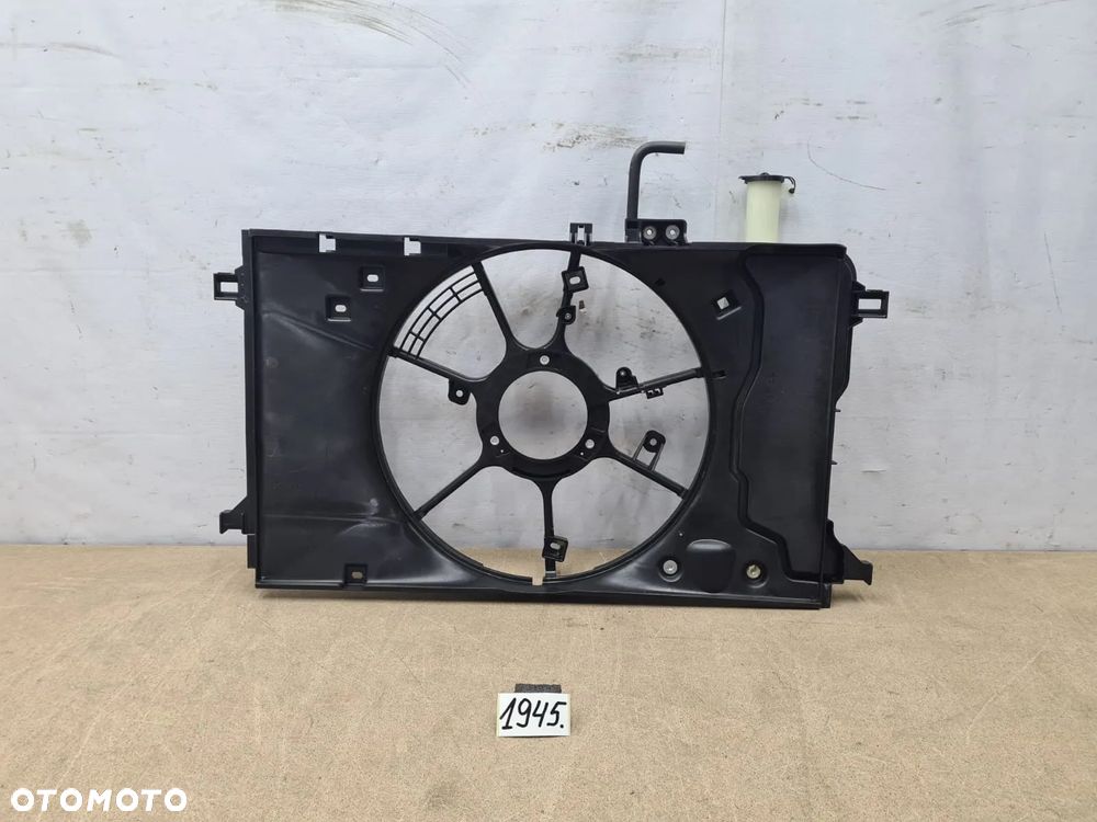 Toyota Yaris 4 IV 16711-K0060 obudowa wentylatora ze zbiorniczkiem wyrównawczym - 4