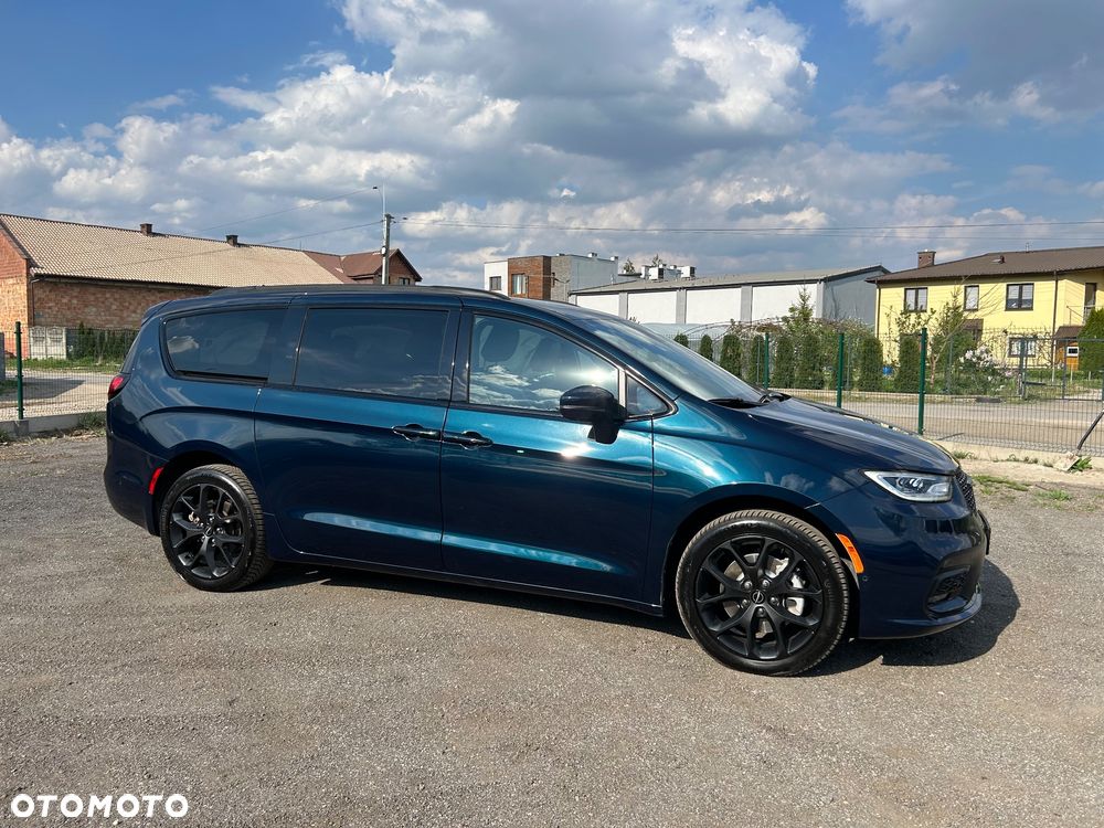 Chrysler Pacifica - 1