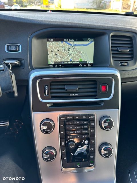 Volvo V60 D4 Geartronic Summum - 11