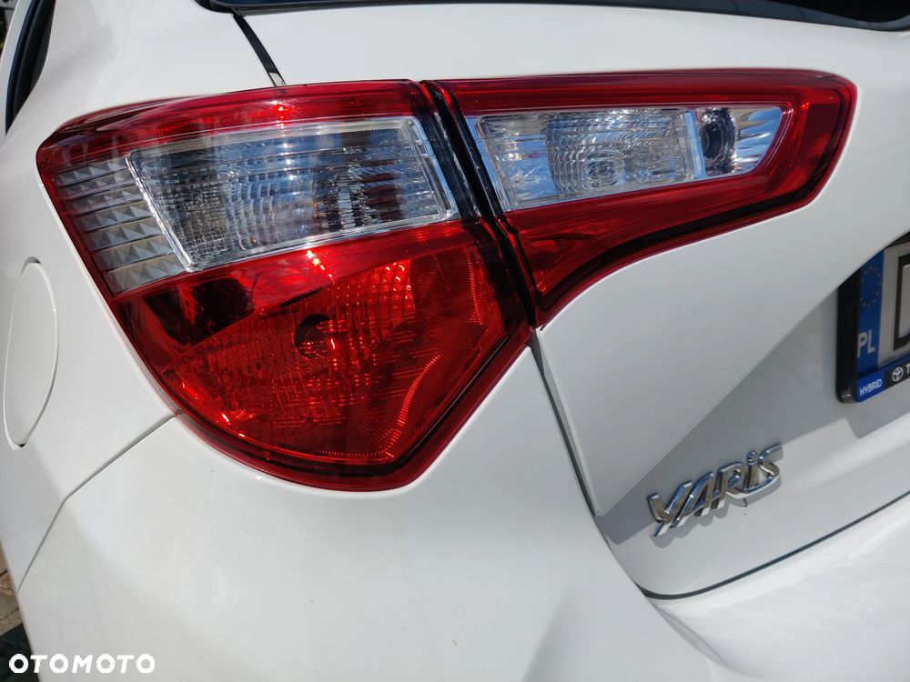 Toyota Yaris Hybrid 100 Premium EU6 - 12