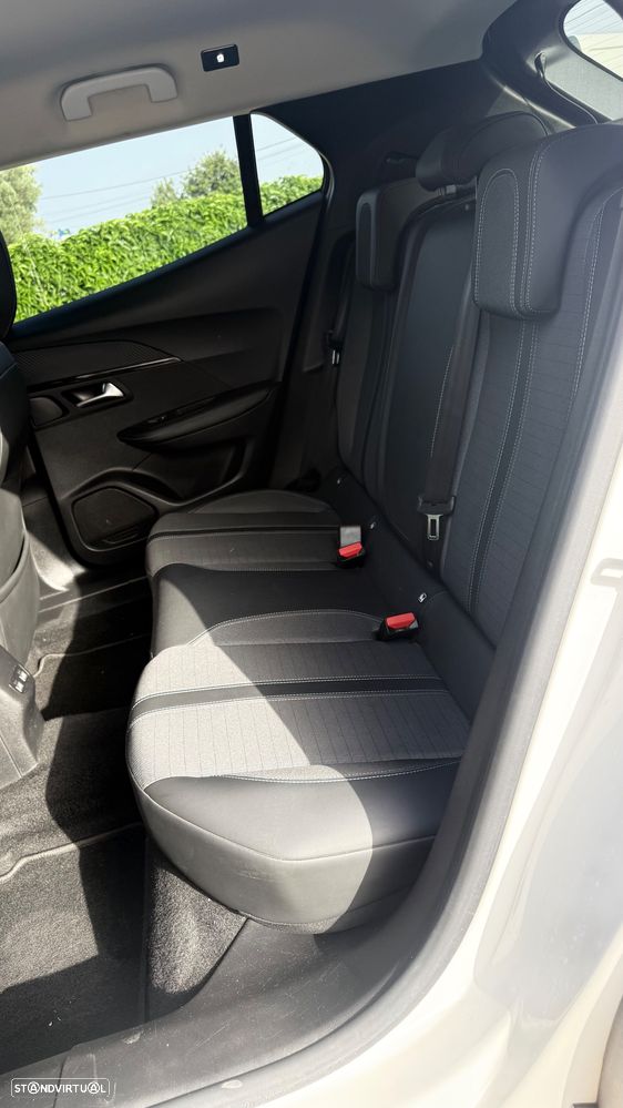 Peugeot 2008 ver-1-2-puretech-allure - 9