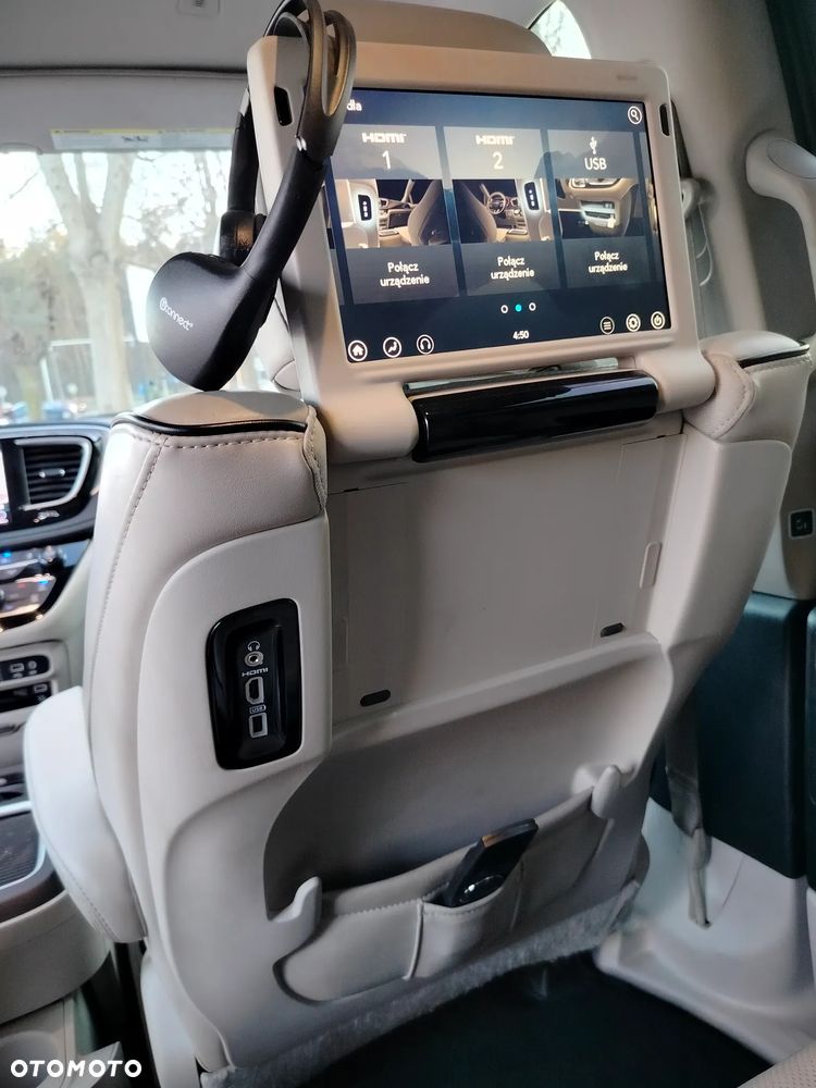 Chrysler Pacifica - 28