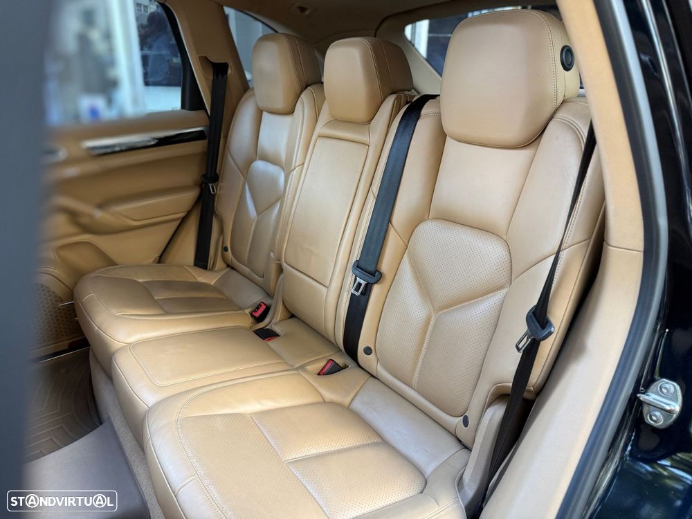 Porsche Cayenne - 16
